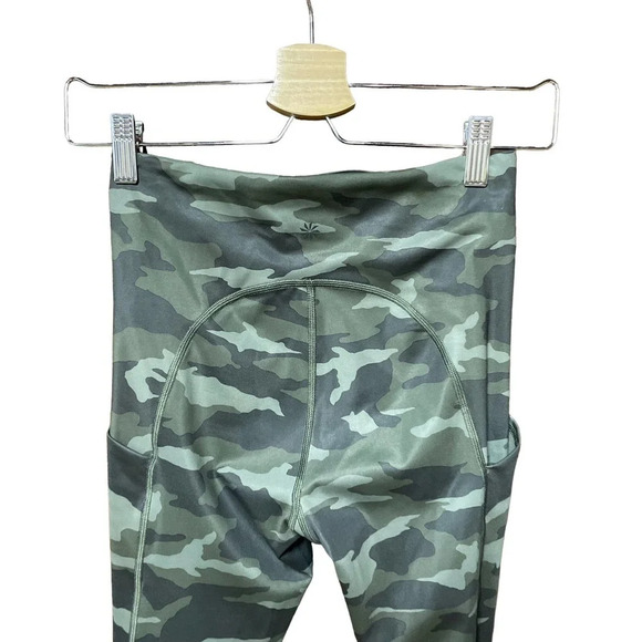 Athleta Ultimate Camo 7/8 Tight Leggings Pockets Olive Green‎ Size XS - Picture 8 of 12